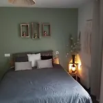 La Guitoune - Ou Studio, Clim, Parking, Sdb Terrasses Et Entrees Privatives, Bed & Breakfast