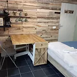 La Guitoune - Ou Studio, Clim, Parking, Sdb Terrasses Et Entrees Privatives, Bed & Breakfast 4*