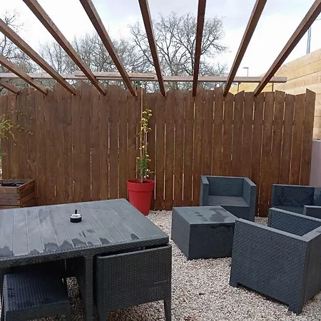 B&B La Guitoune - Ou Studio, Clim, Parking, Sdb Terrasses Et Entrees Privatives,