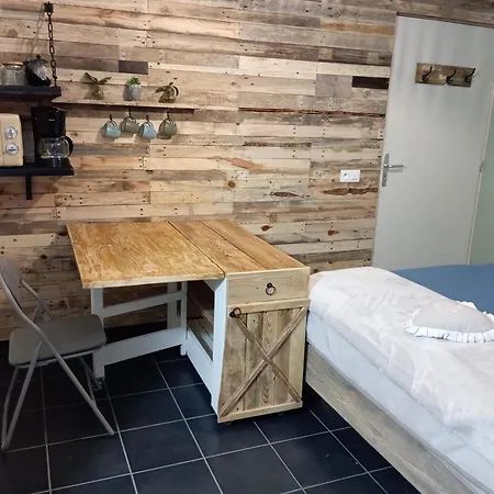 La Guitoune - Ou Studio, Clim, Parking, Sdb Terrasses Et Entrees Privatives, Bed & Breakfast 4*
