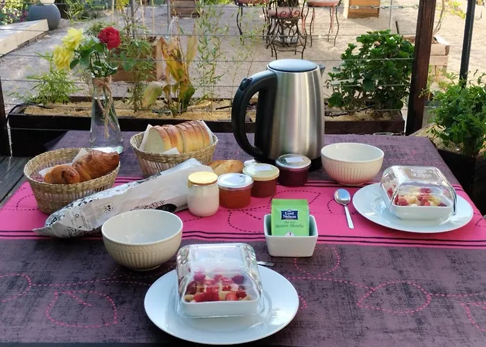 La Guitoune - Ou Studio, Clim, Parking, Sdb Terrasses Et Entrees Privatives, Frühstückspension Laroque (Herault)